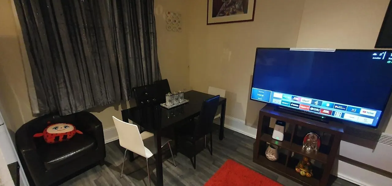 2 Bedroom Flat In Lewisham Sleep 8 Guest London United Kingdom